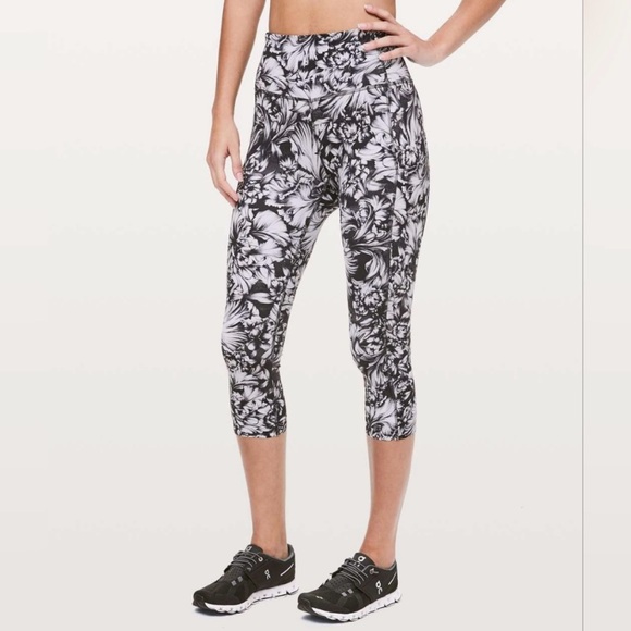Lululemon Fast & Free Crop Night
Garden Size 4
lululemon athletica
Size: 4 - Picture 1 of 6